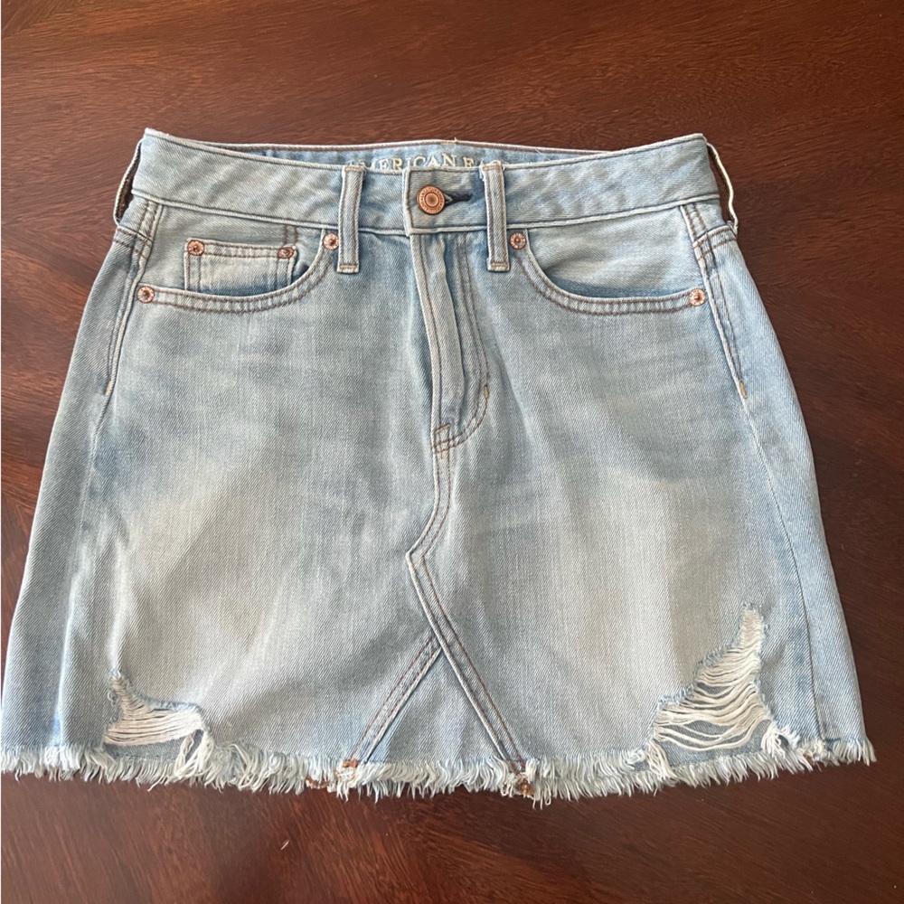 AMERICAN EAGLE light wash jean skirt
